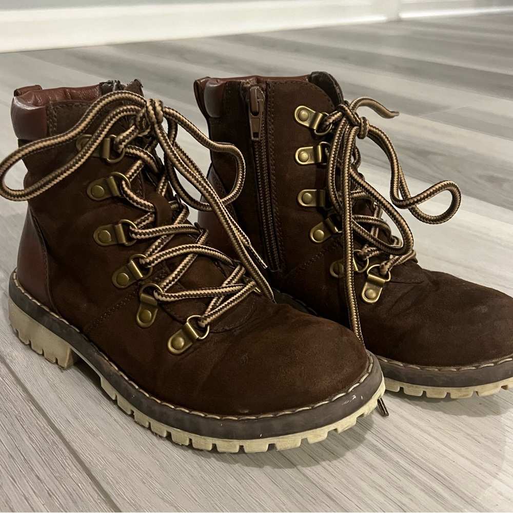 Kids Boots Size 2 in Great Shape!